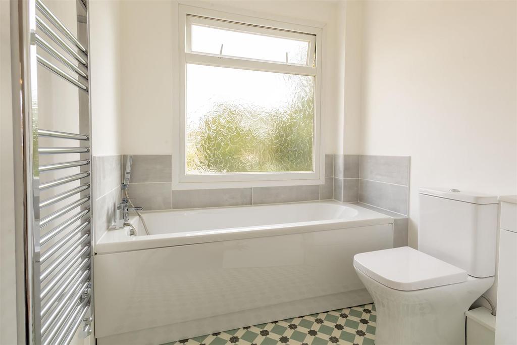 Bathroom DSC 1956-HDR copy.jpg