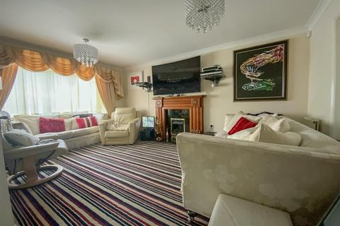 4 bedroom detached house for sale - Comfrey Close, Rushden