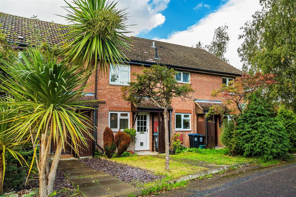 Barnfield Way, Hurst green, Oxted 2 bed terraced house £1,350 pcm (£312 pw)
