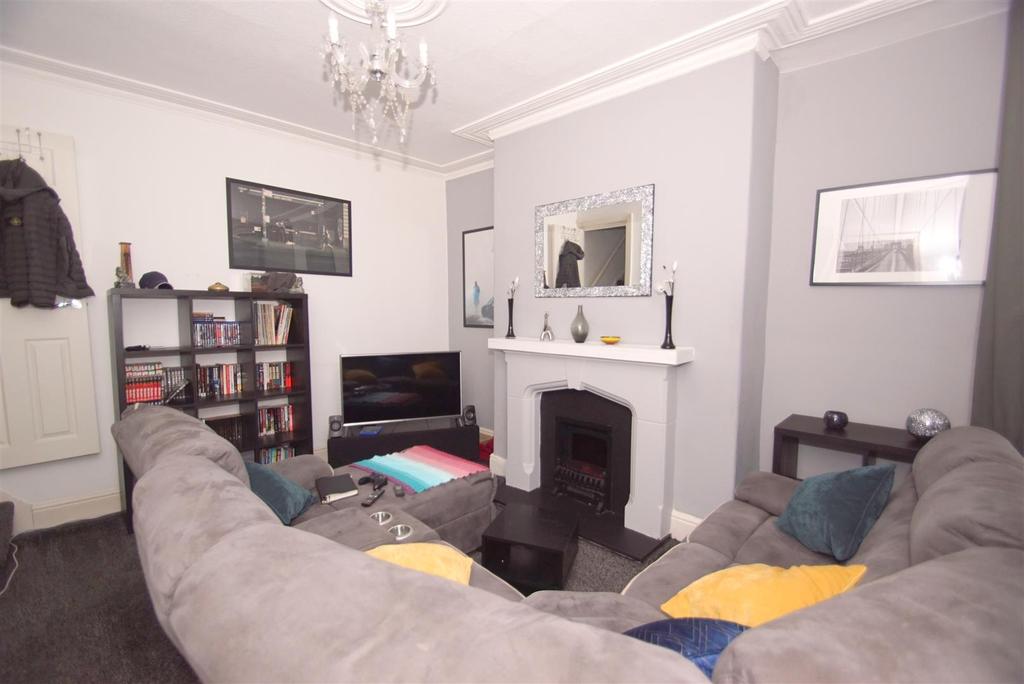 Monk Bridge Road, Leeds 2 bed terraced house £850 pcm (£196 pw)