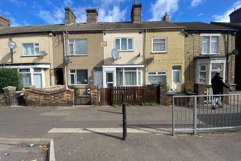 3 bedroom terraced house to rent - Lincoln Road, Peterborough