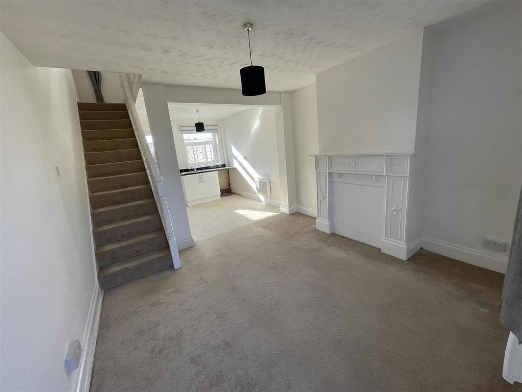 London Road, Grays 2 bed house £1,000 pcm (£231 pw)