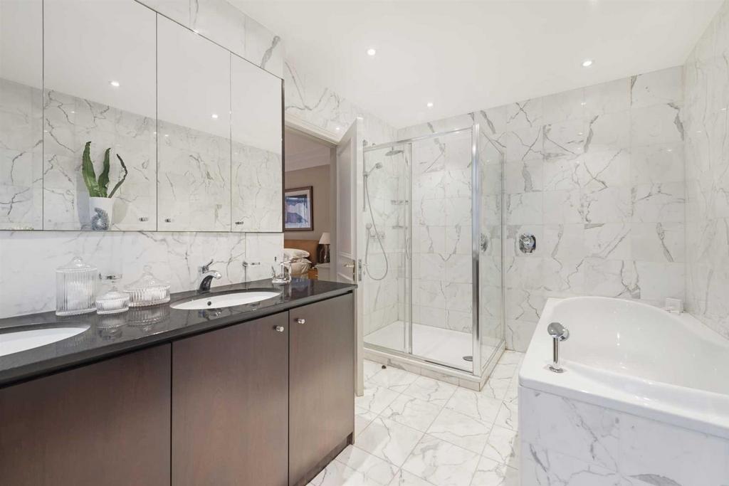 BRYANSTON bath 2.jpg
