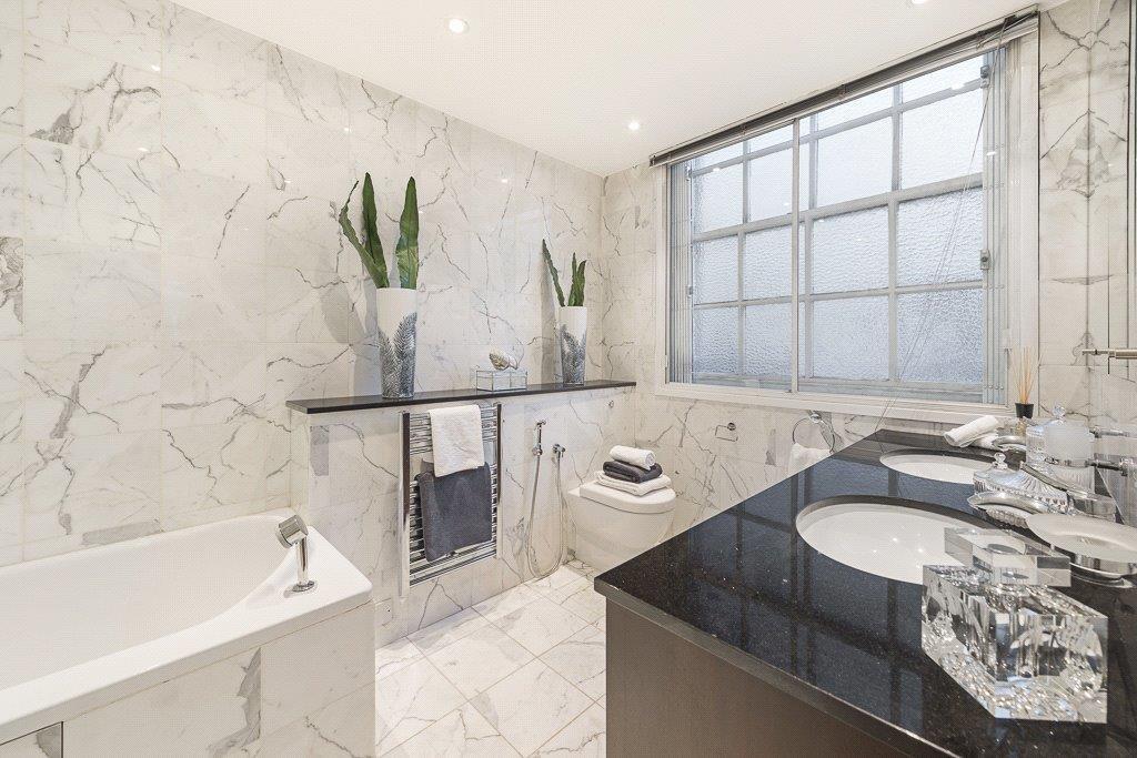 BRYANSTON BATHROOM.jpg