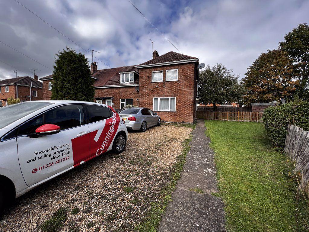 Highfield Grove, Corby 3 bed house £890 pcm (£205 pw)