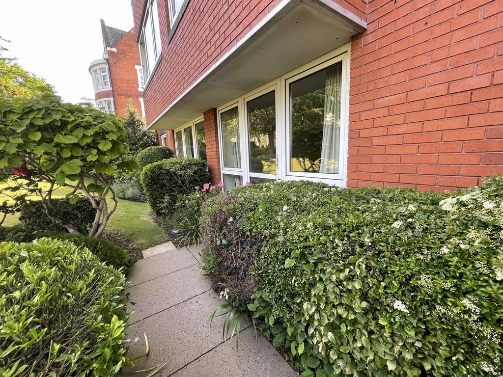 Christchurch Road, Cheltenham 1 bed retirement property £65,000