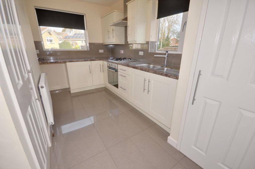 Hall Garth Road, Thorpe Audlin, WF8 3 bed bungalow £900 pcm (£208 pw)