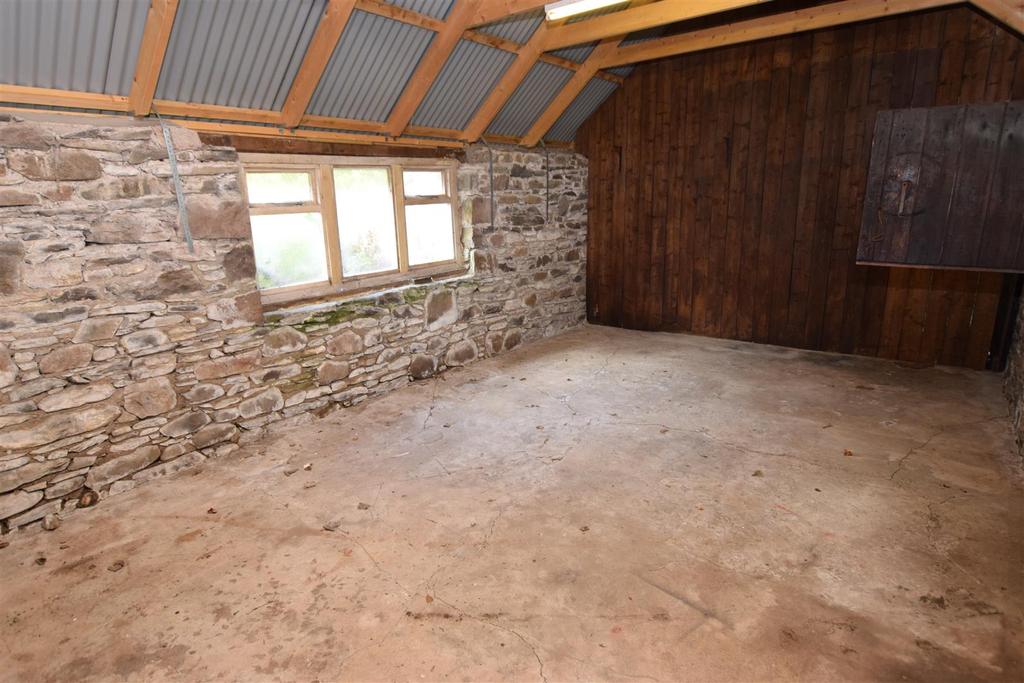 Outbuilding 1.jpg