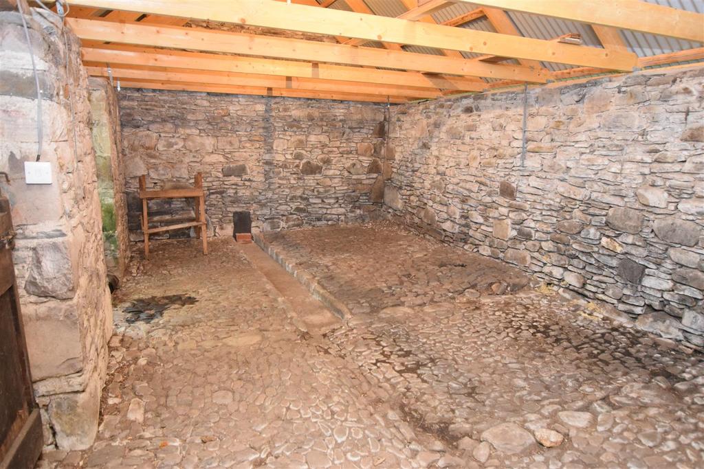 Outbuilding2.jpg