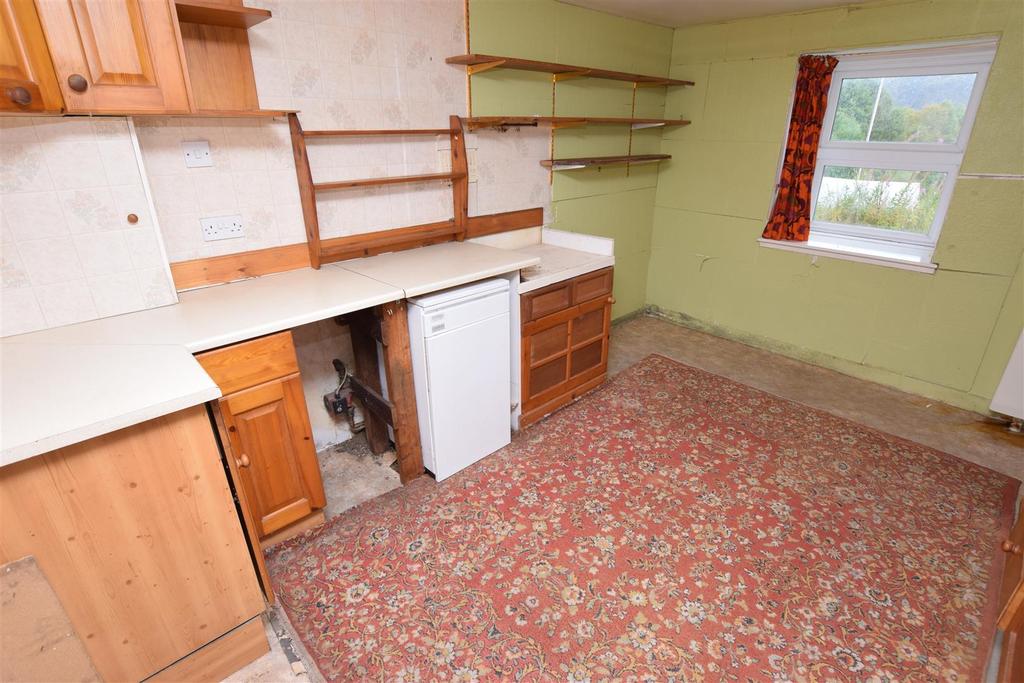 Kitchen2.jpg