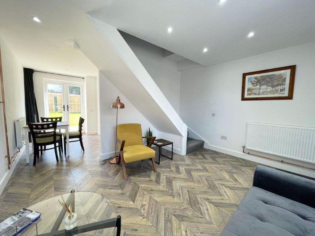 Freshbrook, Freshbrook Swindon 2 bed house £950 pcm (£219 pw)