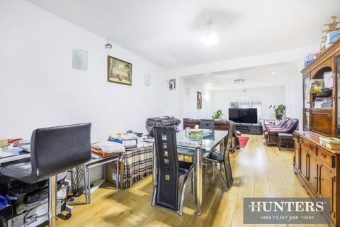 10 The Crescent, New Malden, KT3 3LH