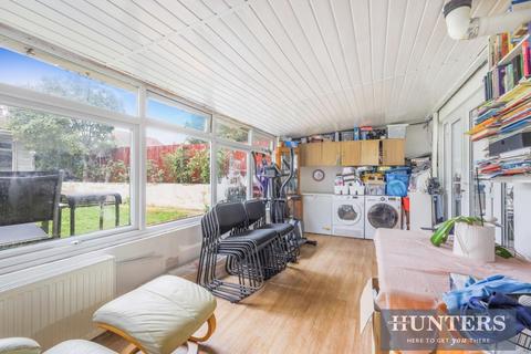 10 The Crescent, New Malden, KT3 3LH