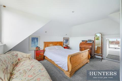 14 Cuddington Avenue, Worcester Park, KT4 7DA