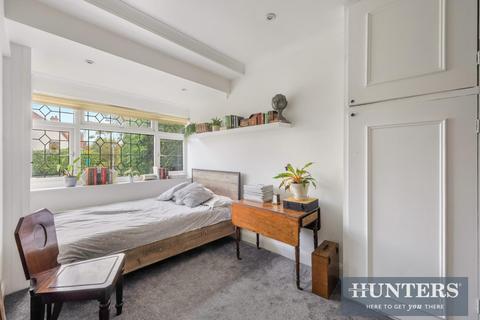 14 Cuddington Avenue, Worcester Park, KT4 7DA