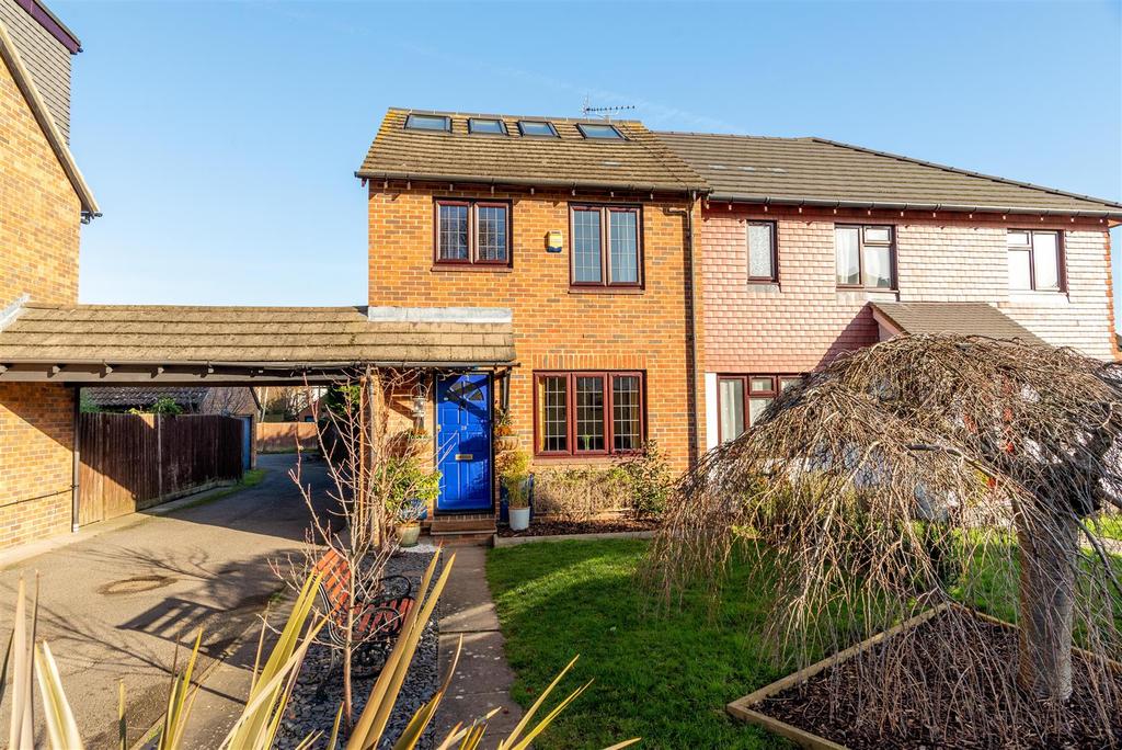 Kings Chase, East Molesey 4 bed house £725,000