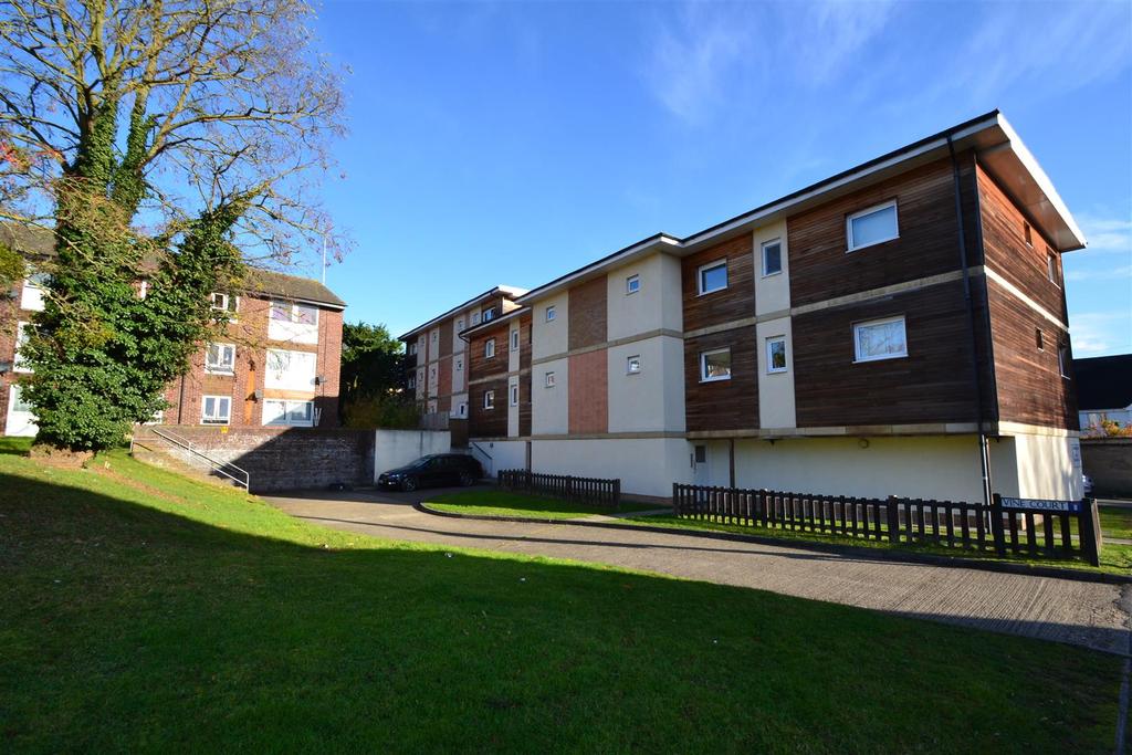 Vine Court,Francis Road,Ware,Herts 1 bed apartment £825 pcm (£190 pw)