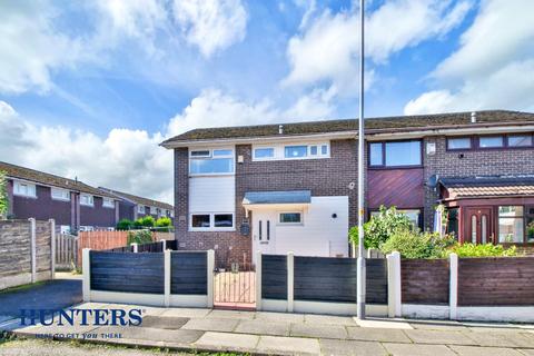3 bedroom end of terrace house for sale - Cheviot Close, Middleton, Manchester