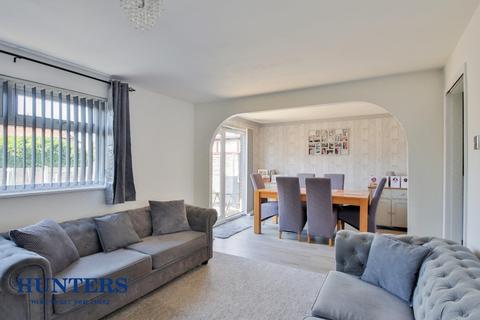 3 bedroom end of terrace house for sale - Cheviot Close, Middleton, Manchester