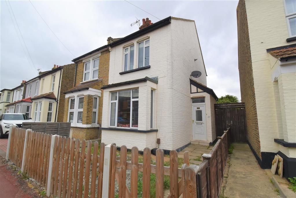 Trafalgar Road, Shoeburyness... 2 bed semidetached house £280,000