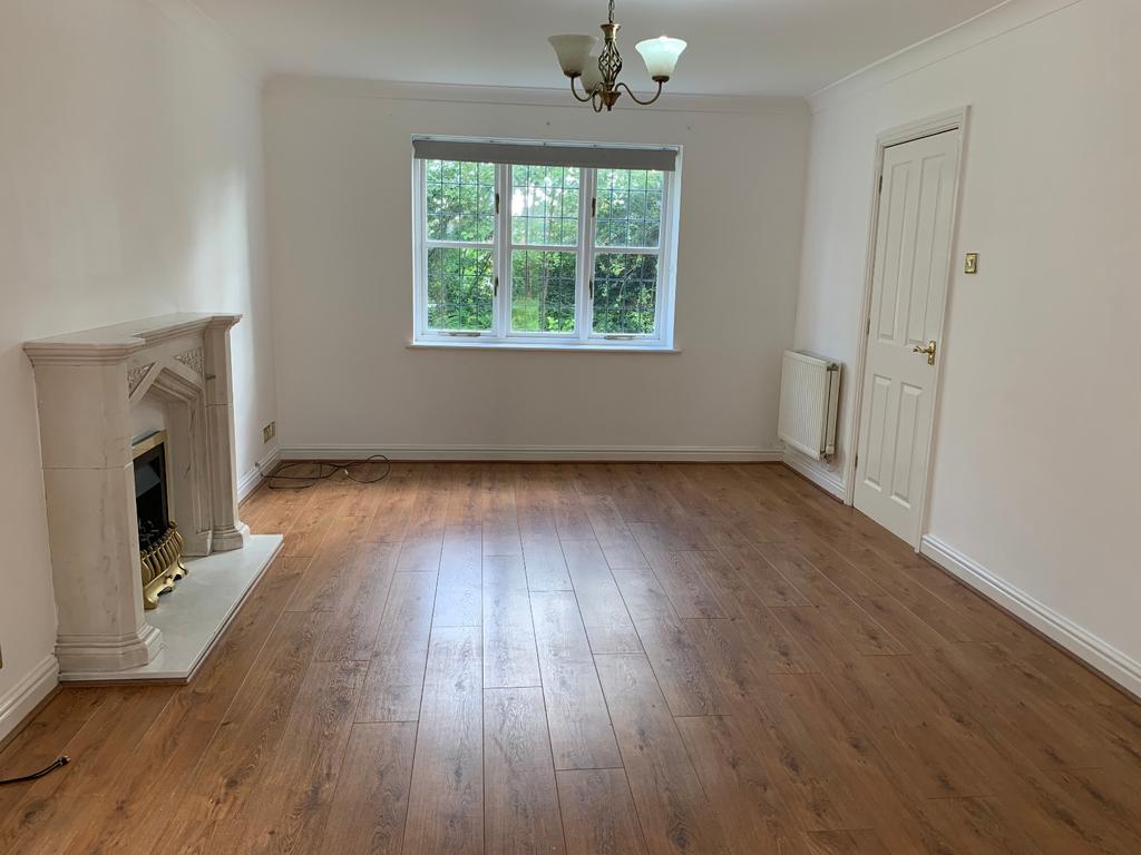 Blenheim Drive,Prescot,L34 1PN 4 bed detached house £1,100 pcm (£254 pw)