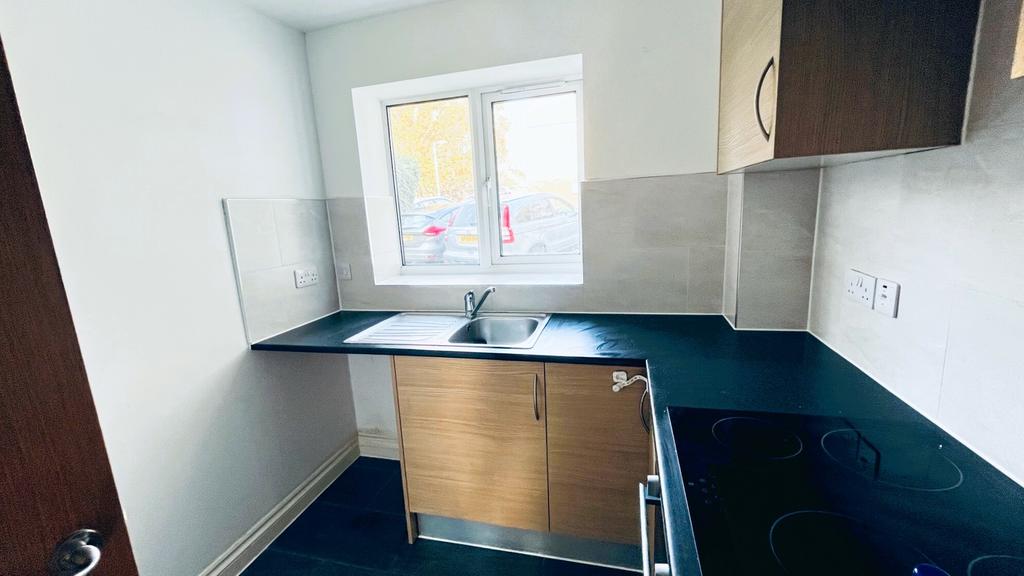 Cherwell Grove, South Ockendon. 2 bed flat £950 pcm (£219 pw)