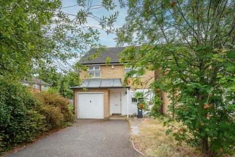 21 Hillary Drive, Isleworth, TW7 7EG