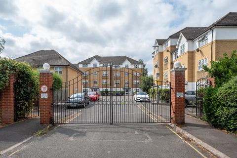 21 Hillary Drive, Isleworth, TW7 7EG