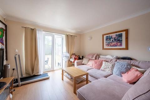 21 Hillary Drive, Isleworth, TW7 7EG