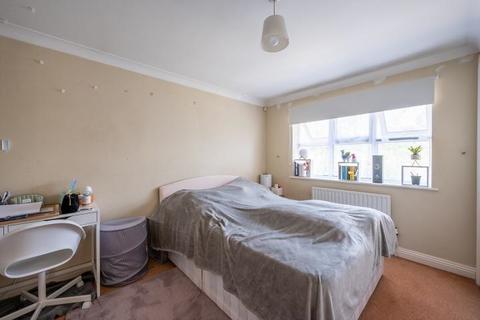 21 Hillary Drive, Isleworth, TW7 7EG