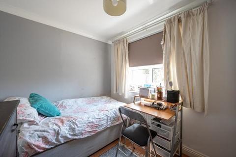 21 Hillary Drive, Isleworth, TW7 7EG