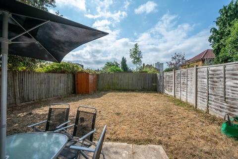 21 Hillary Drive, Isleworth, TW7 7EG
