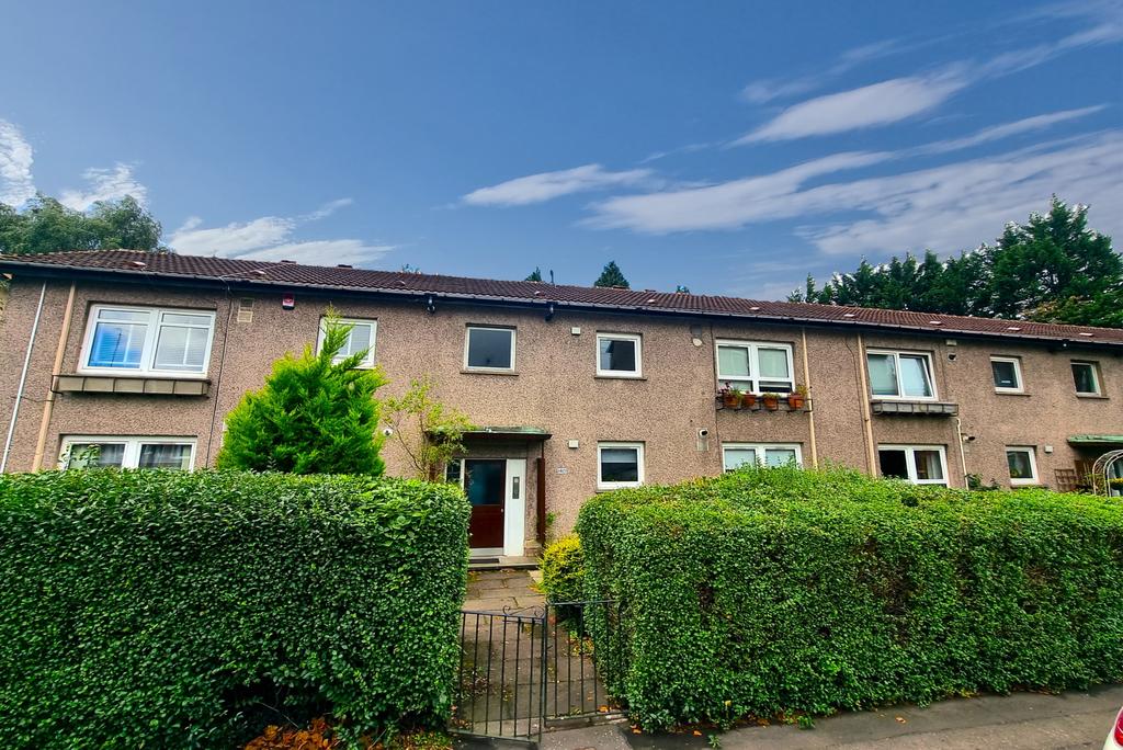 Flat 0/2 140, Old Castle Road, Cathcart, G44 5TF 1 bed ground floor