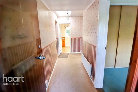 1 Douglas Close, Jacobs Well, Guildford, GU4 7PB