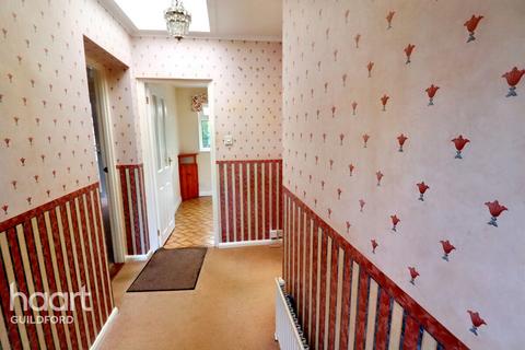 1 Douglas Close, Jacobs Well, Guildford, GU4 7PB