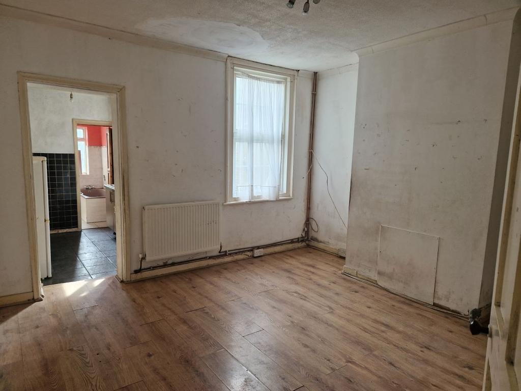 44 Oak Road, Sittingbourne, Kent... 3 bed terraced house £150,000