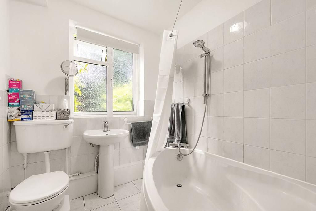 The Chase, Clapham Old Town, London, SW4 1 bed flat - £1,900 pcm (£438 pw)