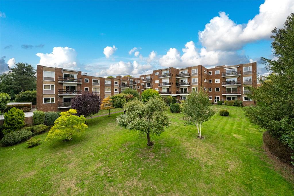 Coleridge Court, Milton Road, Harpenden, Hertfordshire 3 bed flat £