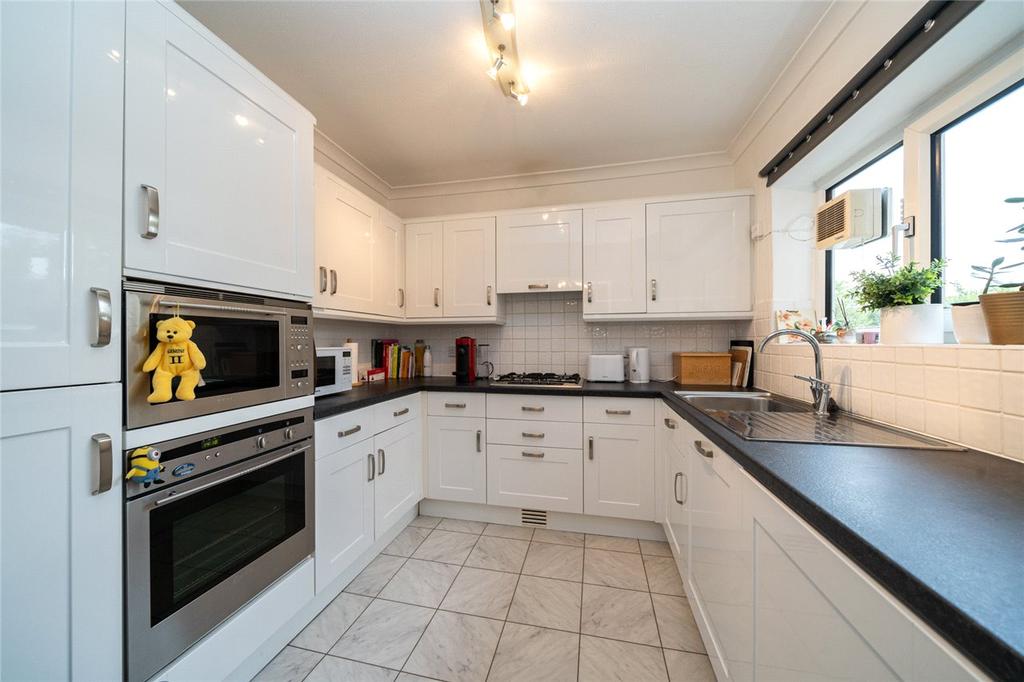Coleridge Court, Milton Road, Harpenden, Hertfordshire 3 bed flat £