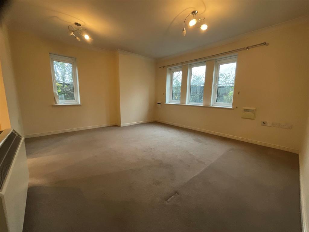 Walnut Close, Laindon, Basildon, Essex 1 bed flat for sale £200,000