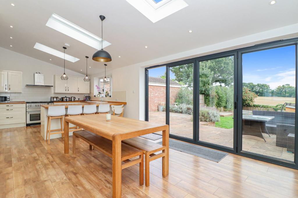Toms Lane, Kings Langley, Herts, WD4 4 bed semidetached house for sale