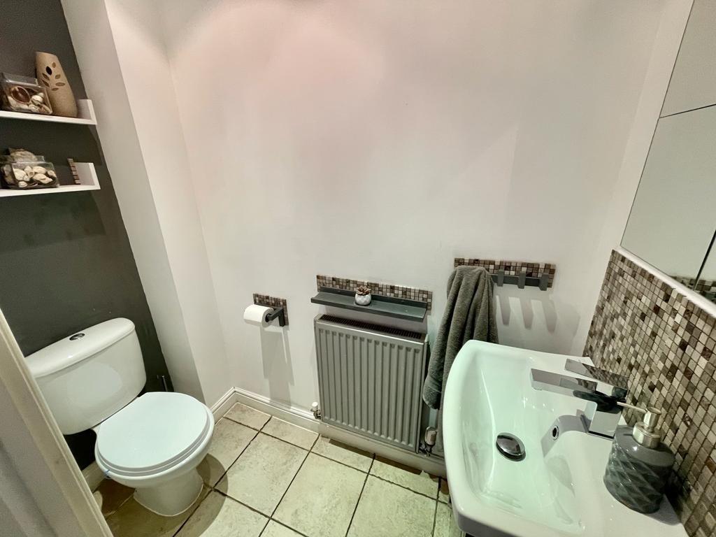 Walker Chase, Kesgrave IP5 3 bed terraced house for sale £325,000