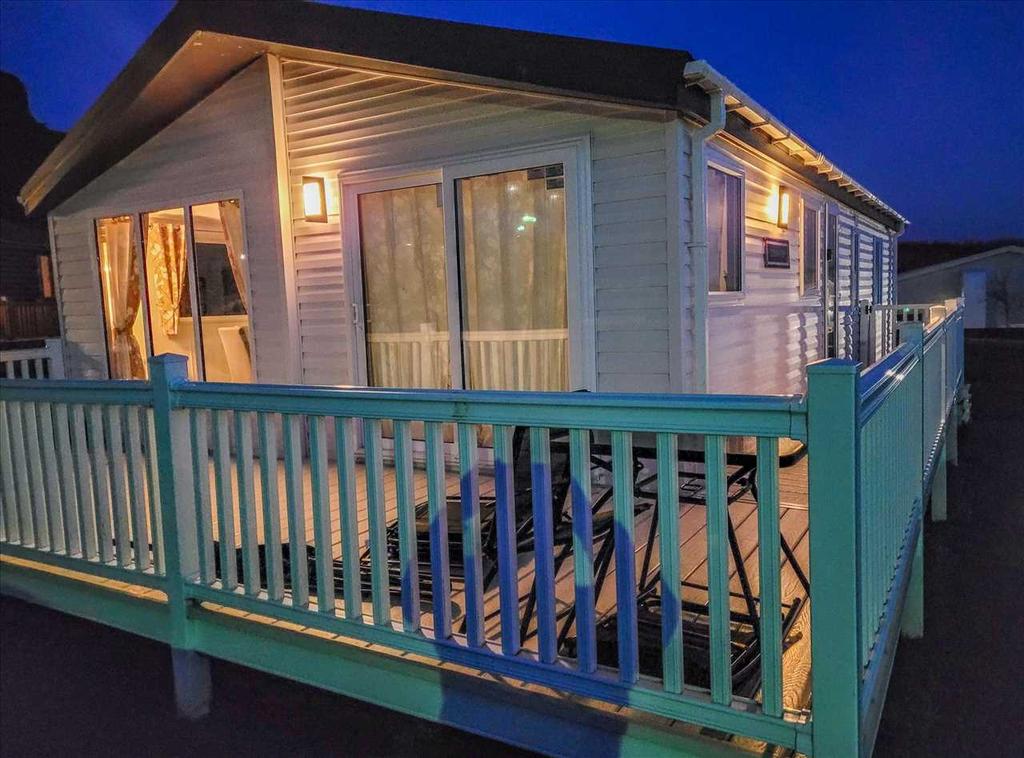 Highland Grange, Sand Le Mere, Southfield Lane, Tunstall, Hull 3 bed