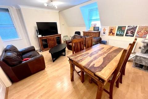 3 bedroom apartment to rent - Canute Road, Southampton, Hampshire, SO14