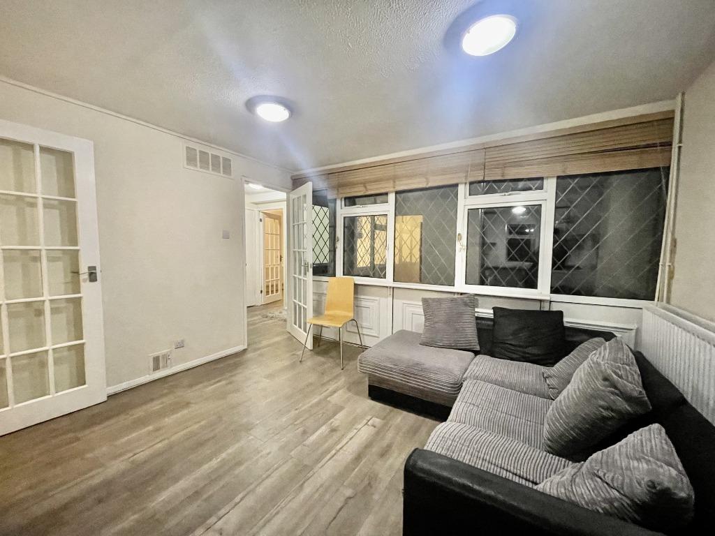 Rayne's Park, Raynes Park, London, SW20 4 bed terraced house £2,500 pcm (£577 pw)