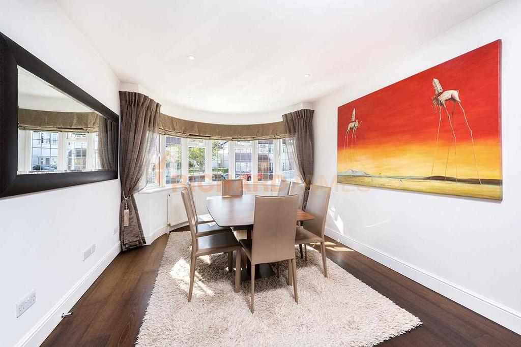 Uphill Grove, Mill Hill 4 bed detached house £4,250 pcm (£981 pw)