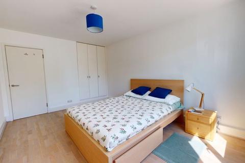 40 Beechcroft Close, Streatham, London, SW16 2EW
