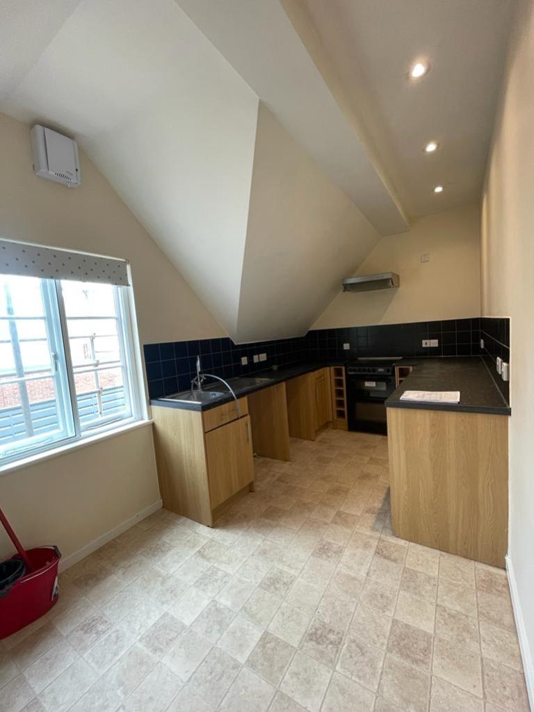 Station Approach, Dorridge, B93 8JF 2 bed apartment £895 pcm (£207 pw)