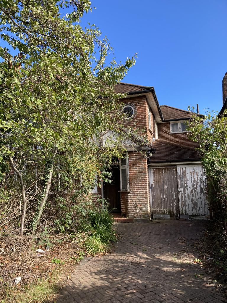 Malden Road, Worcester Park KT4 4 bed semidetached house for sale £