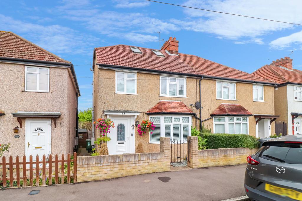 Melbourne Road, Bushey, Herts, WD23 4 bed semidetached house £675,000